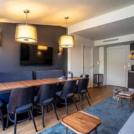 135 - Urban Five Star In Center Of * Parigi